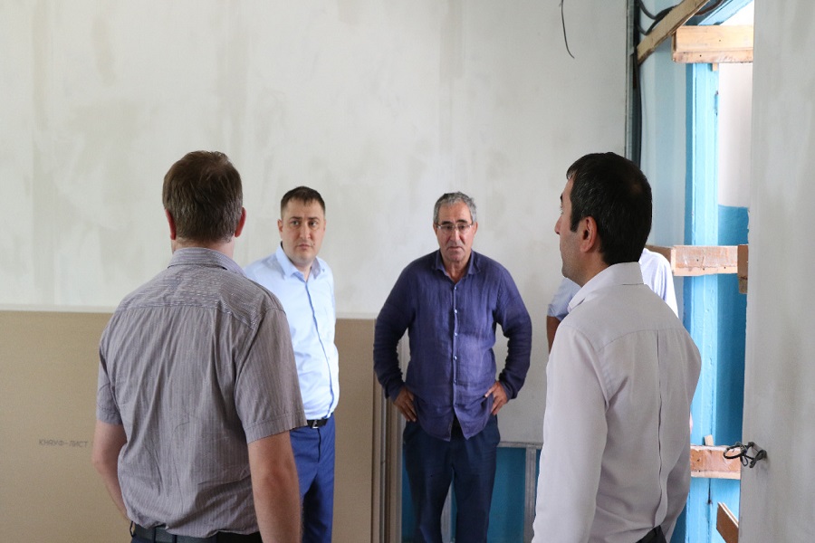Мурад Казиев проинспектировал  ход строительства и ремонта социальных объектов в Магарамкентском районе